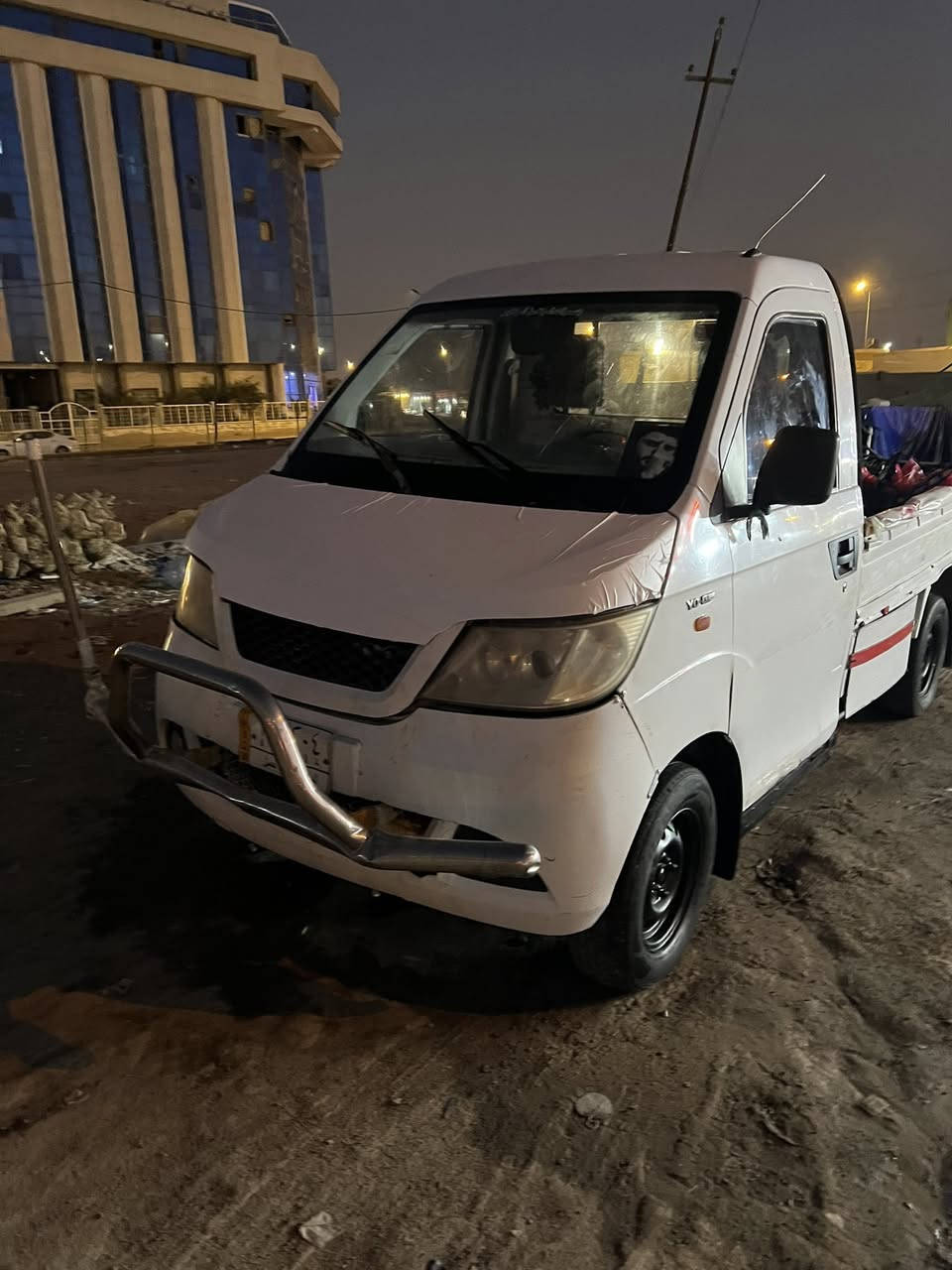 سلام عليكم شباب سياره شيري مديل 2011     راعيها يمي سنويه تنتهي بل 27 سياره ماعليها شي  كير وا محرك مكفولات كهربيات جاهزه بس لايت واحد مايشتغل وصطاب مكسور الوره سعر ٢٧ بيها مجال حك جيه بكاني بصره ٥ميل *********** رقم بس وتساب مفتوح بيه مستعجل على بيعهتا سياره مرتبه.
