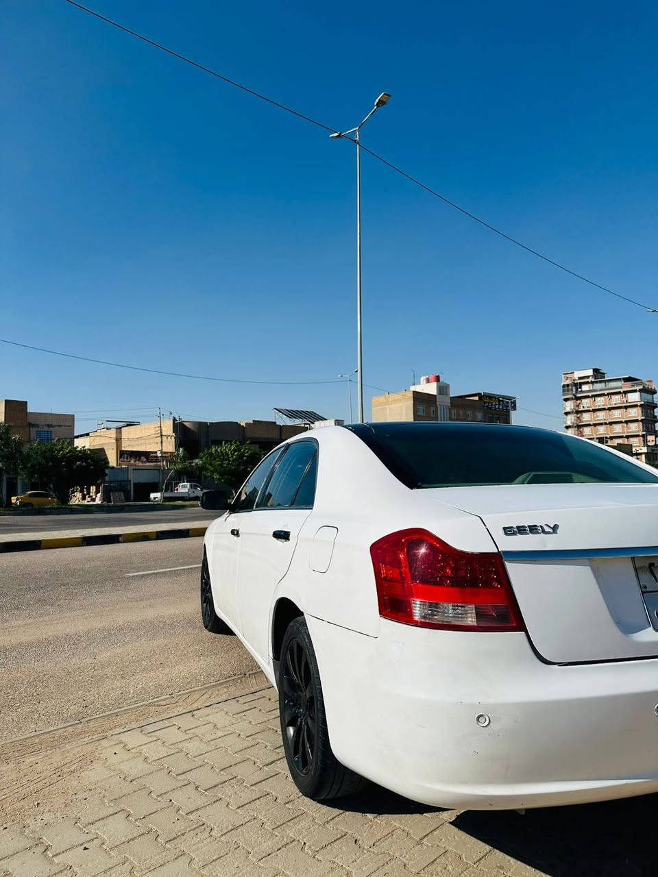 جيلي ام كراند الحجم الجبير
2014
فتحه
تبريد ثلج
تبريد خلفي
حساس خلفي
مكينه وكير مابيهم شي
السياره حلوه ونضيفه تجي وتشوف
السعر58وبيها مجال 
الرقم***********

