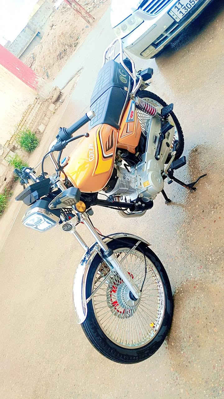 سلام عليكم دراجه تايكر للبيع كفاله عامه لموديل 2025مال جناي لون مميز مكاني واسط صويره هاذه رقمي***********
