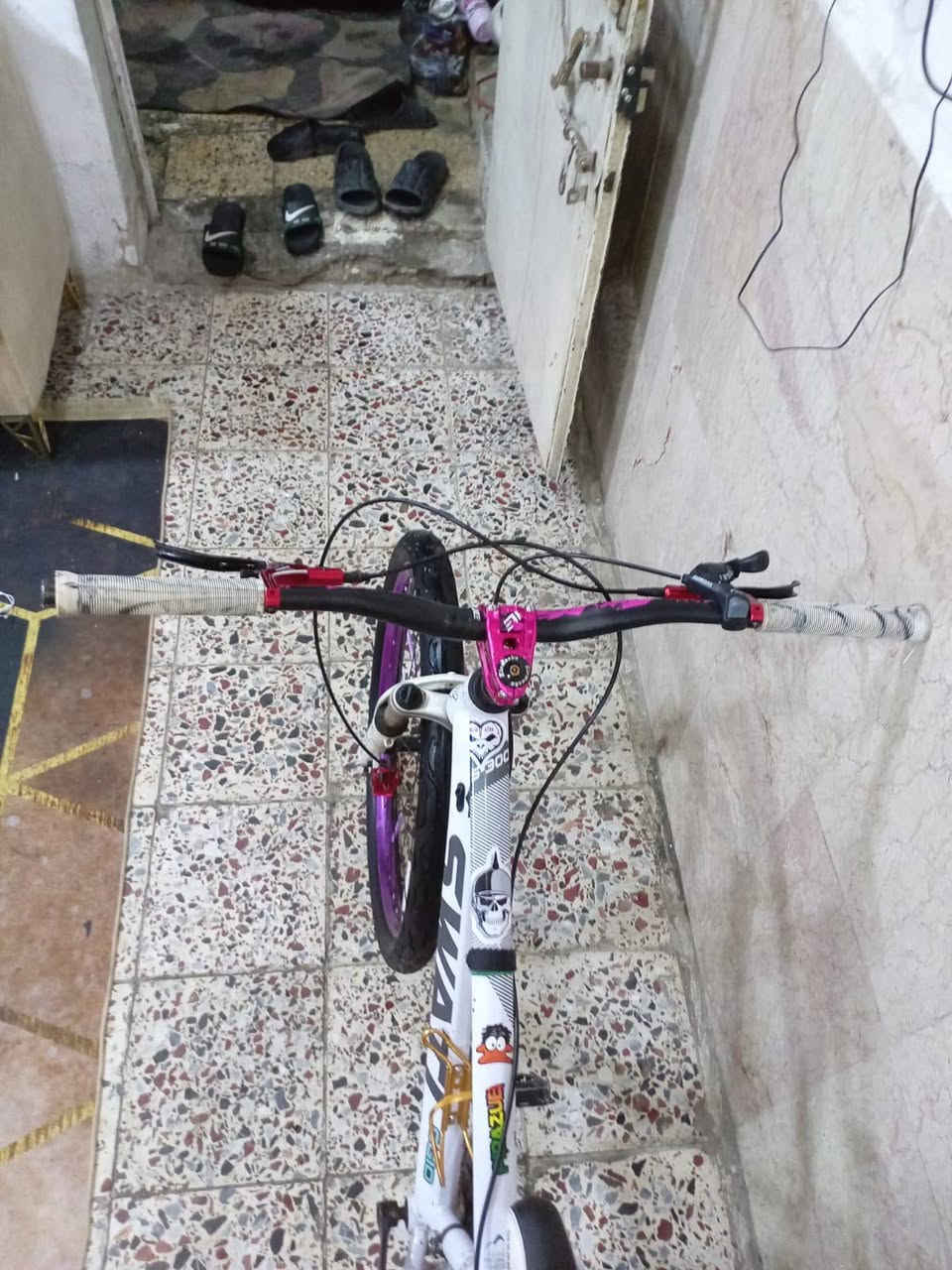 السلام عليكم بايسكل استعراضي للبيع نضافه100/100 التزويد
ستيرن استعراضي
بريك هايدروليك 
بطيخه سبع اللون زوج (امامي مشادة موجودة) 
دشلي 10 (غير هذا حجم كبير) 
عقرب شفتر 
السعر 275 وبي مجال المو شراي لا يكسر بالسعر 
مكاني قرب مركز شرطه الجعيفر  الاستفسار على هذا الرقم ***********
