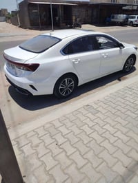 كيا k3 موديل ٢٠٢٤  ماشيه ٤٢ سياره فول  فتحه  حساسات امامي خلفي بيه بار...