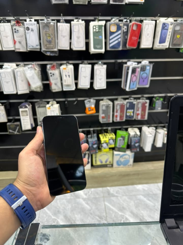سلام عليكم ❤️
📱 للبيع آيفون 12 برو (Pro فقط)

* 💾 الذاكرة: 256GB
* 🔋 البطارية: 87%
* 📶 الجهاز: شغال 100% (نت، صوت،اتصال   بصمه وجه شغال
* 🛠️ مبدل شاشة (نوعية كلش حلوة)
* 🔹 الظهر بيه فطر كلش صغير مامبين اصلن

📍 الموقع: بغداد – مدينة الصدر (قطاع 23)

💰 السعر: 290 ألف قفل

📞***********
