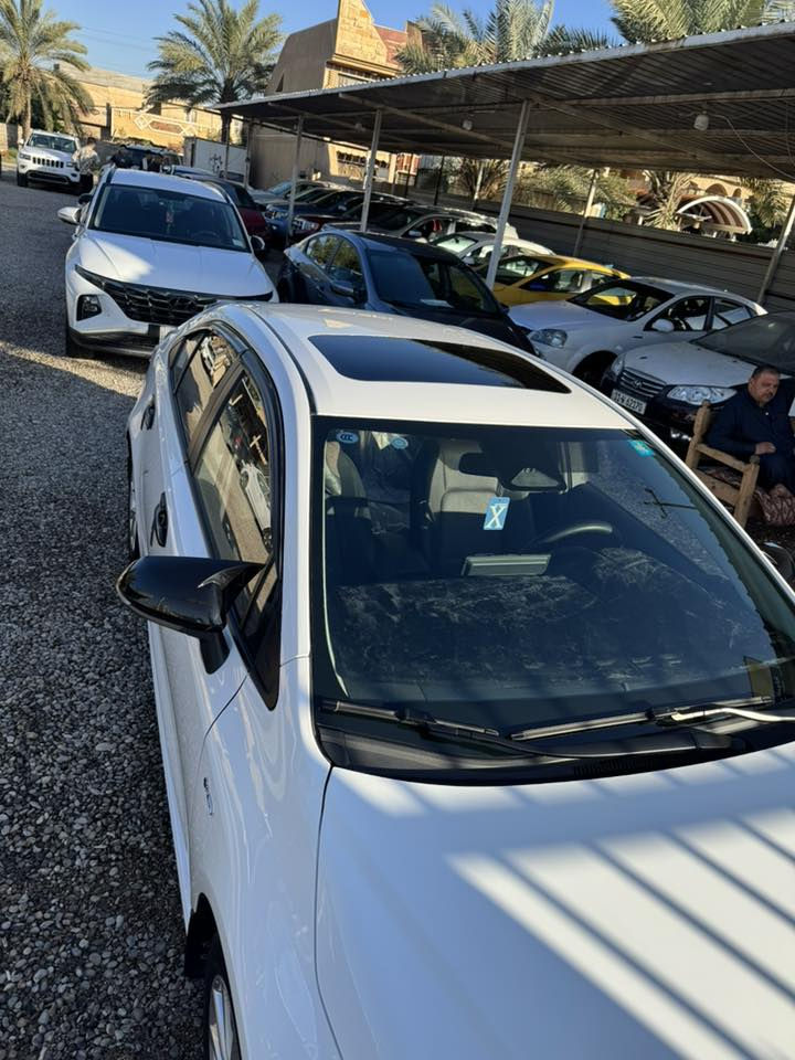 كورلا هايبرد 
الشكل الخليجي 
الموديل 2025
كفاله عامه
ماشيه 20الف 
الداخل اسود 
كشنات جلد 
موصفات معروفة 
***********
