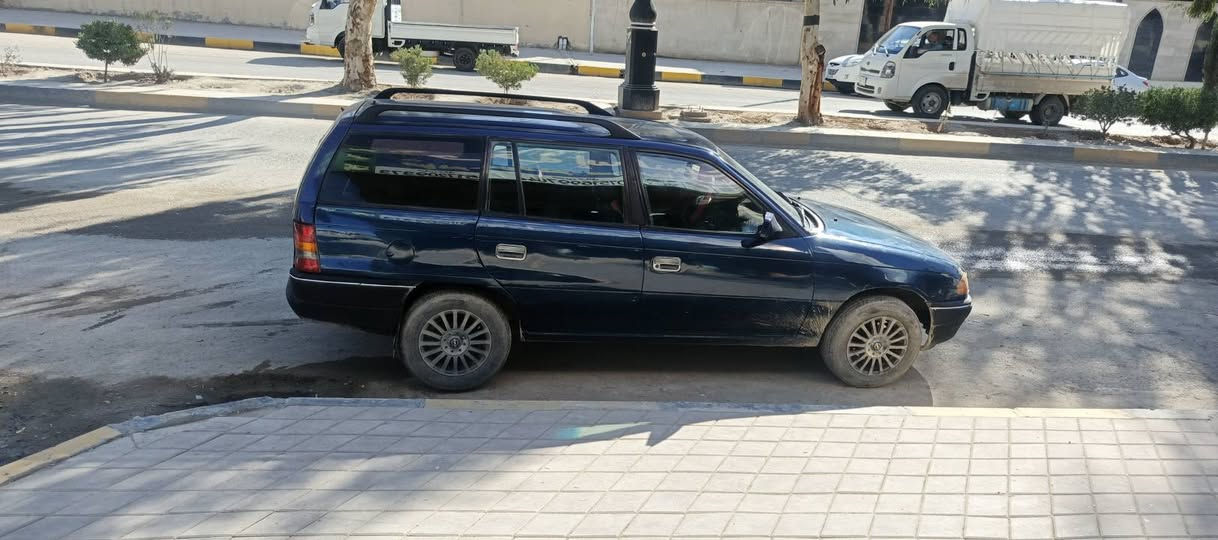 سلام عليكم
استره استيشن   موديل ١٩٩٣ 
 رقم بغداد مستره بسمي 
حجم ١٨ 
سنويه لحد ٢٠٣٠ 
مكاني موصل تلعفر 
 سياره نضيفه 
 ***********
