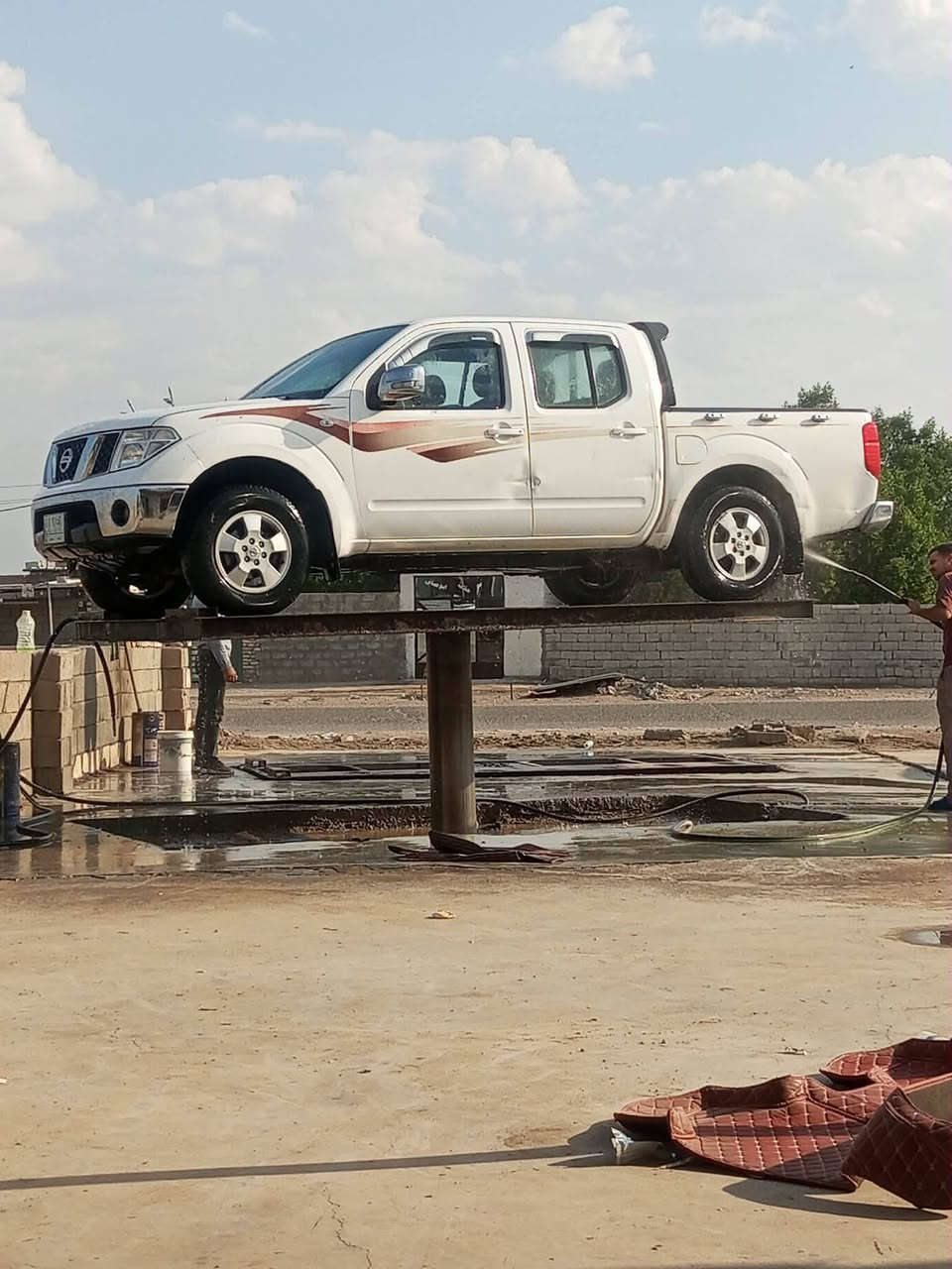 نيفارا 2012 رقم واسط كفاله عامه حداديه تخم تاير تبريد جيد سنويه مجدده      بيه دحجه مال ستوته بسيطه واضحه بصوره  مكلف بنشر  رقم صاحب السياره *********** عنوان واسط السعر 105
