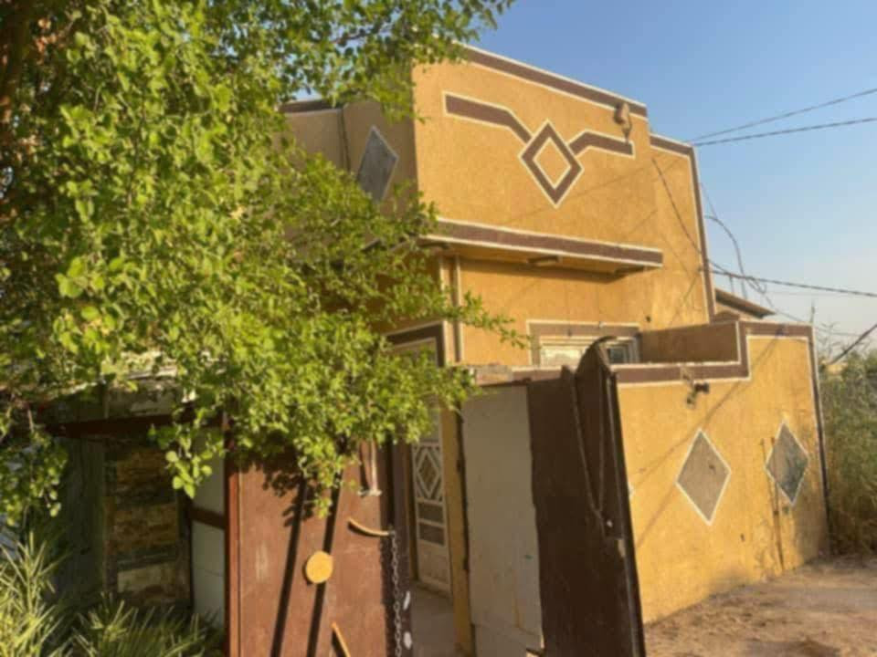 بسم الله
السلام عليكم 

بيت مساحة 100 متر مربع  طابق ونص 

يحتوي على 

ستقبال 

غرفتين 

صاله 

مطبخ 

صحيات عدد2

في منطقة الشبانات 

نزلة الحولي 100 مقابيل حي الزهراء

مي وكهرباء وخط ذهبي

منطقة سكنية كامله 

مدراس ومستوصف 

عقد 117 مفوض بلطابو 

للتواصل معي على الرقم بيه وتساب

السعر 37 مليون وبيه مجال 

***********
