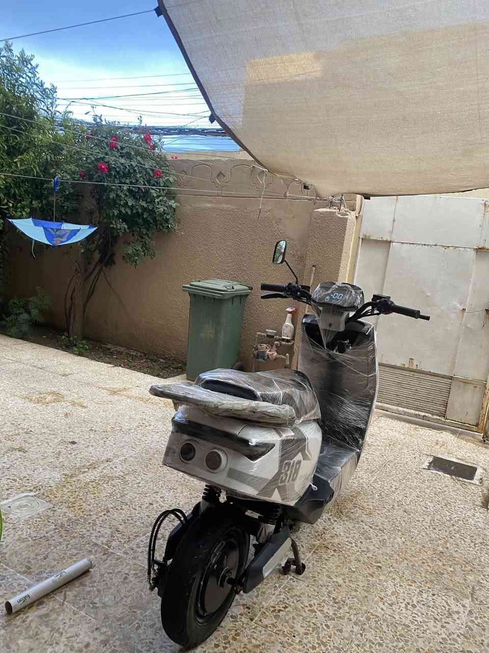 السلام عليكم
دراجه الغنيه عن التعريف 318

ملف (2000) حقيقي

السرعه الحقيقيه 85

عدد البطاريات 6 حجم كبير 

نضام الرجوع الى الخلف (R)

مثبت سرعه + لايتات عالي  (زينون)

٤ نمرات +بريك الامامي دسك + الخلفي دسك

يشتغل عن طريق البصمه + سويچ

السعر 600 وبي مجال حك جيتك


**إذا كنت صاحب هذا الإعلان وتريد حذفه لأي سبب، رجاءا أرسل رسالة إلى الدعم الفني**