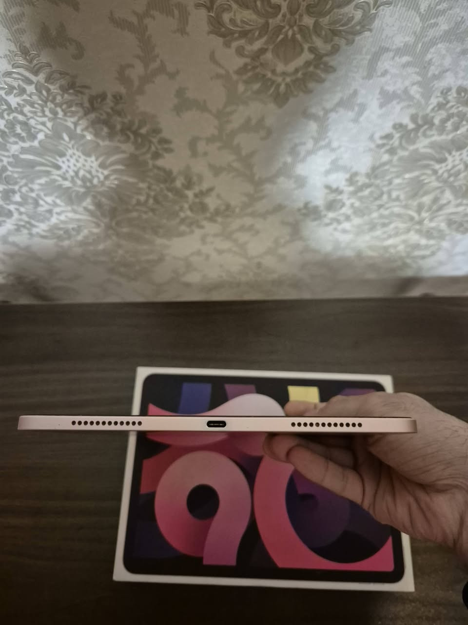 ايباد اير  4
الشاشة  ١٠.٩ انش بدقة ٢٣٦٠x١٦٤٠ بيكسل 
ذاكرة التخزين ٦٤ غيغابايت 
اللون  ذهبي وردي
منفذ الشحن  من نوع type c و يدع كيبورد و   قلم ابل من الجيل الثاني  
النموذج  M
الجهاز  لا مفتوح  و لا مصلح
و الملحقات  علبة الجهاز 

السعر ٣٢٥ الف 

المكان/ بغداد/ ساحة عنتر 
لا يوجد خدمة توصيل 

***********
