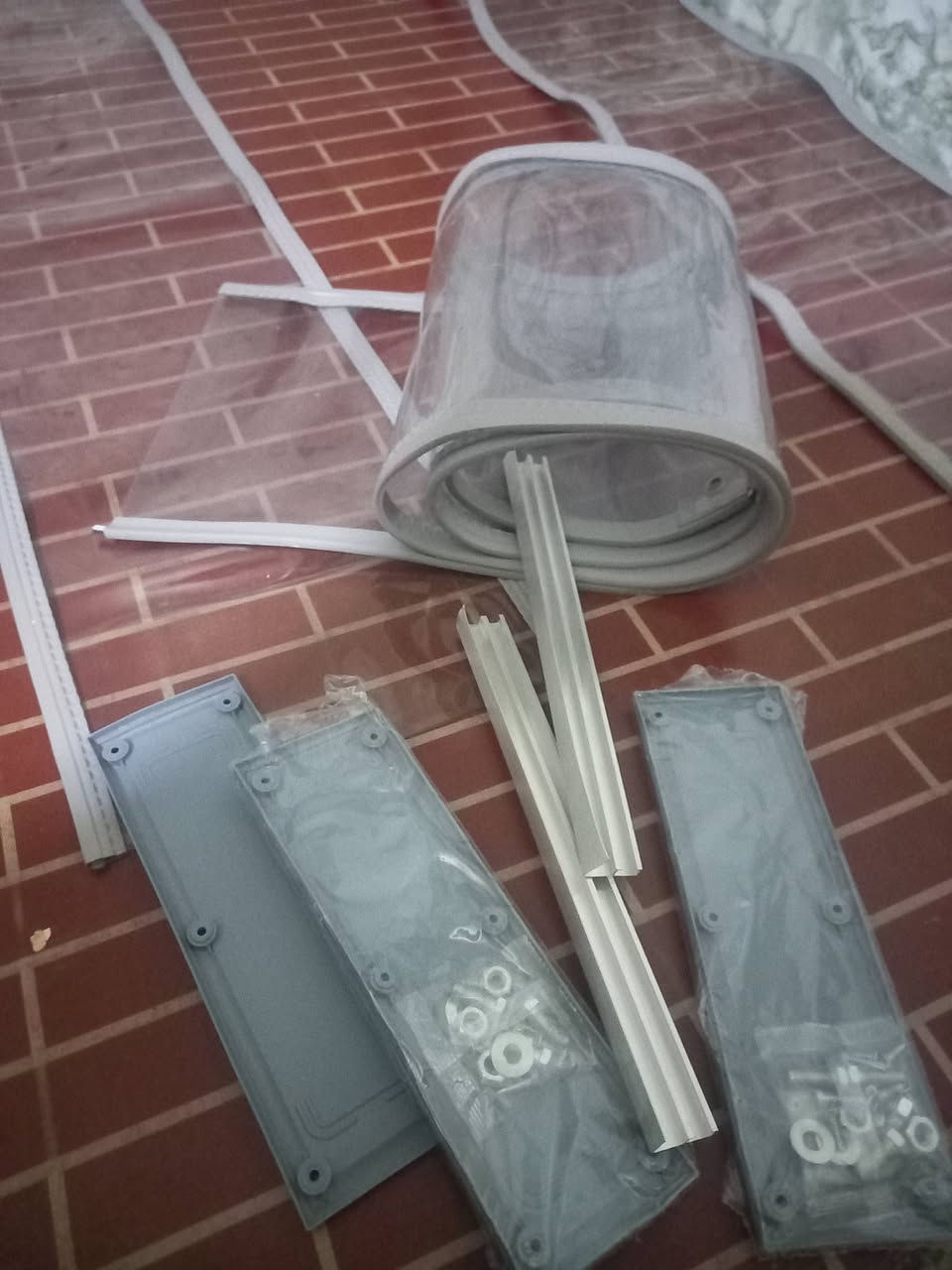 اخوان برده محلات ثخينات ومرتبات للبيع
طول ٢٠٥
العرض كل وحده ٣٠ يعني 
٣وحدات يساوي ٩٠ 
مكانهن شارع فلسطين الاستفسار ***********
