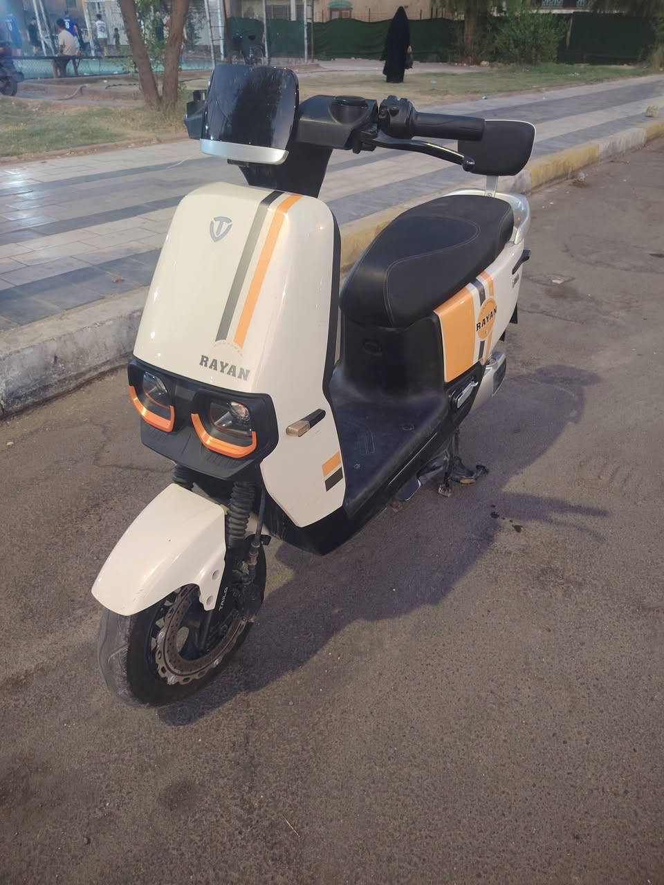 دراجه ريان ام عيون
موديل 2025 
6 بطاريات ع الفحص كلها تقره 11 
تمشي 60 كيلو بالشحنه الوحده 
3 نمر سرعه 
سعرها 625 من الاخير 
مكاني العلاوي 
رقمي ***********
