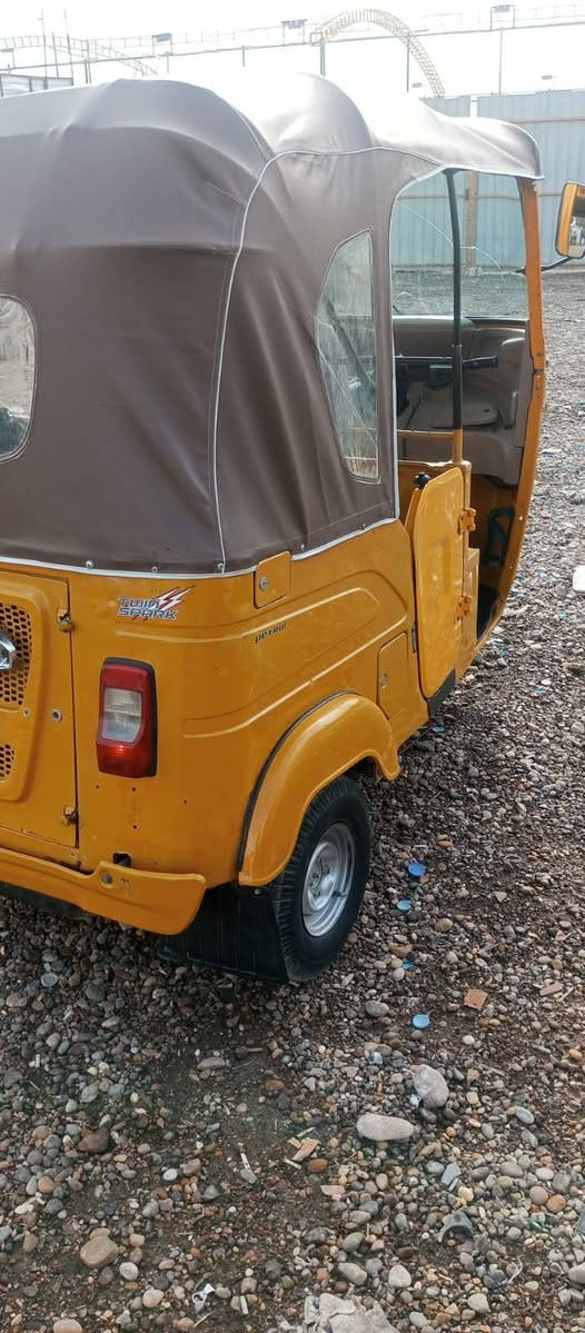 تكتك موديل ٢١ شهر ١٢ رقم وسنويه تحويل ثاني يوم
كير مكينة اكسل  لاتنقيص ولاتبخير كشر بي بارد بصيط 
تخم تاير 
مكان بغداد الغزاليه 
***********
