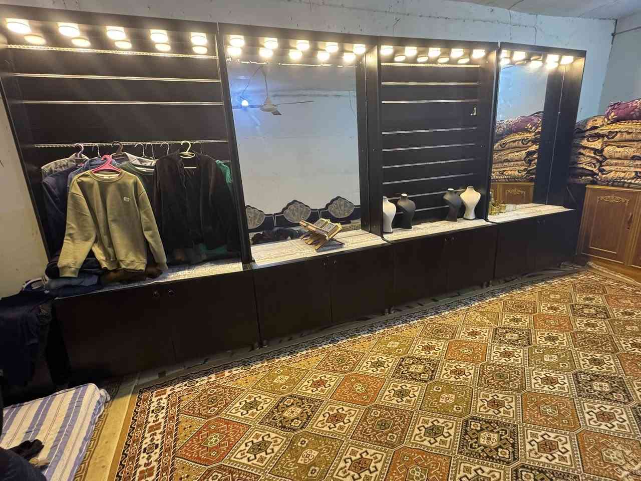 ديكور ام دي اف شغل درجه اولى الأصلي 
5 قطع + 5 اميوزه + جرار 1 بيبان شفط السعر 3 مليون 500 وبي مجال 
الي حاب يتفضل على الأستفسار هذا رقم الواتساب ***********
