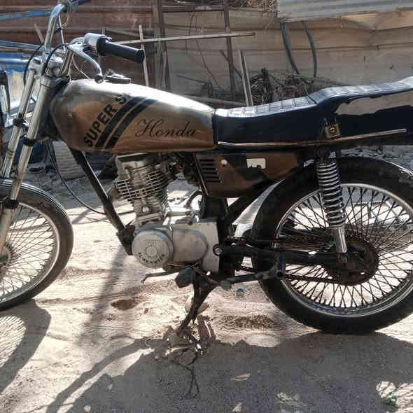 السلام عليكم دراجه رابيد كلك مجفته مره وحده للبيع دراجه حلوه ونضيفه بالواقع انضف من صوره السعر325وبيها مجال بسيط المكان البصره ابو الخصيب ***********
