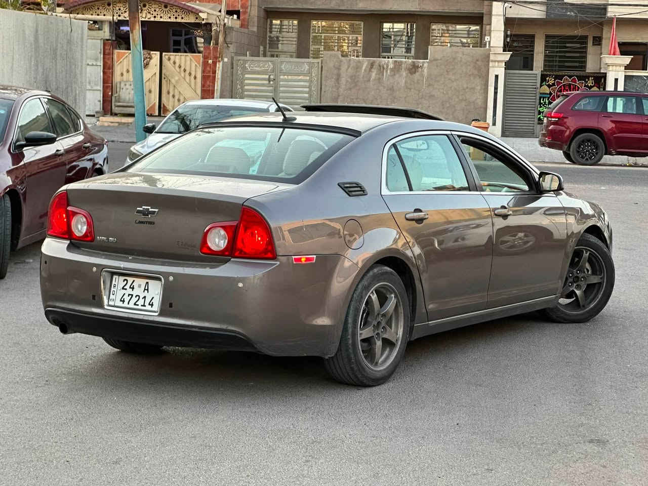 ماليبو ٢٠١١ بدون صبغ بيهه بارد بالباب الاماميه وطعجه خفيفه بالجاملغ الخلفي مثل بالصوره السياره كامله كلشي مبدل جديد من مكينه وقاعده فيوزات وعقل وضفيره وحساسات كامله شغل واطلع بس الكمبريسر لطش مع العلم فريز وصوندات وكل مجموعه التبريد جديد بس الكمبريسر لاطش السياره رايدهه ب٧٥$ ورقه وبيهه مجال حك الكمبريسر والجيه ***********
