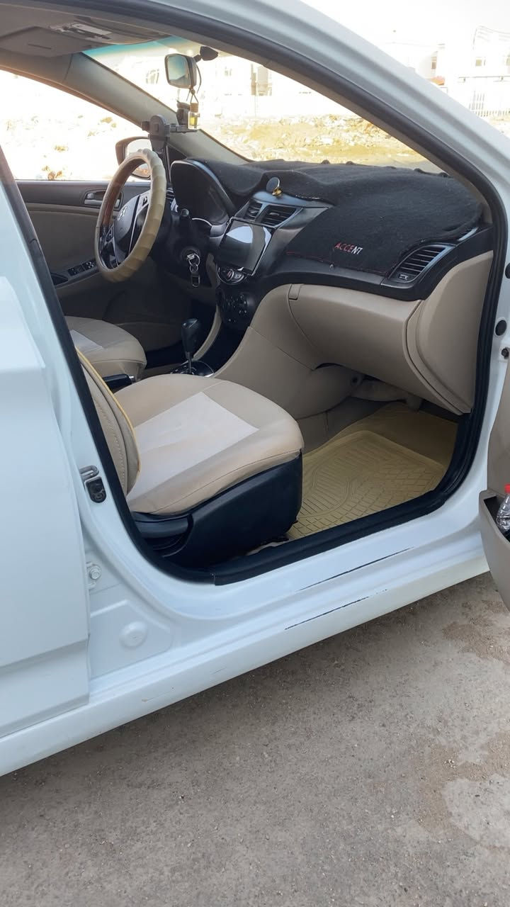 سلام عليكم اكسنت 2015خليجي
 كامله بدون نقص تخم تاير باتري جديد
 كير مكينه تبريد ثلج مكينه 1600
 رقم ذي قار  بسمي 
فول السياره فتحه تحكمات ستيرن كامره
سنوية ما ساقطه 
مكان سيارة ديوانية قضاء غماس
السعر ١١٠$
*********** ‬
