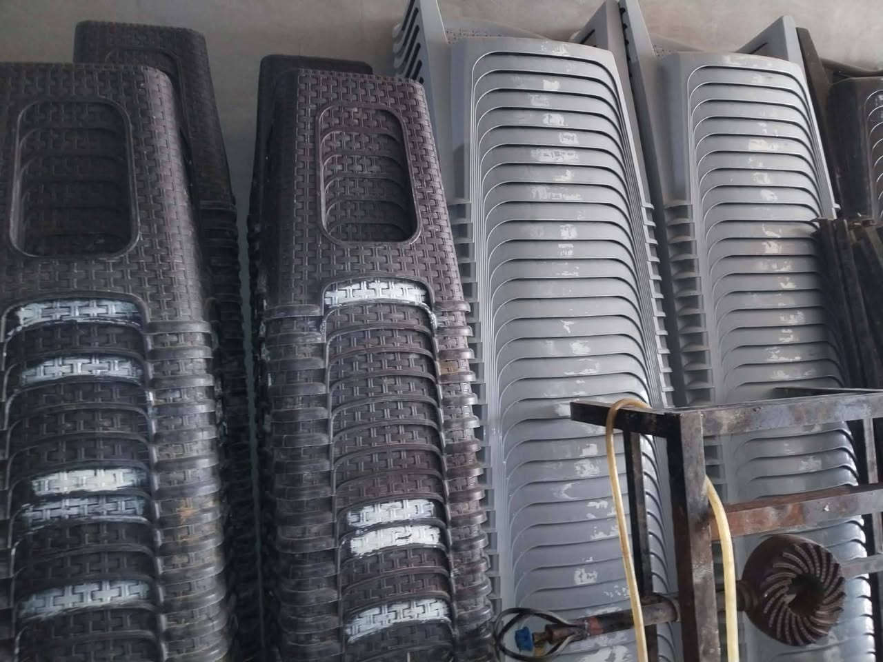 سلام عليكم عدي محال
للبيع خيمه عدد2 كراسي 350 طبلات 175 جداري 21  منسف عادي 250 مشعل 10 قوري 10 كفكير جمجه       ميز طعام عدد 110  منسفه محلك 110 مغسل 3  توصل عل رقم    ***********   كسك الموصل
