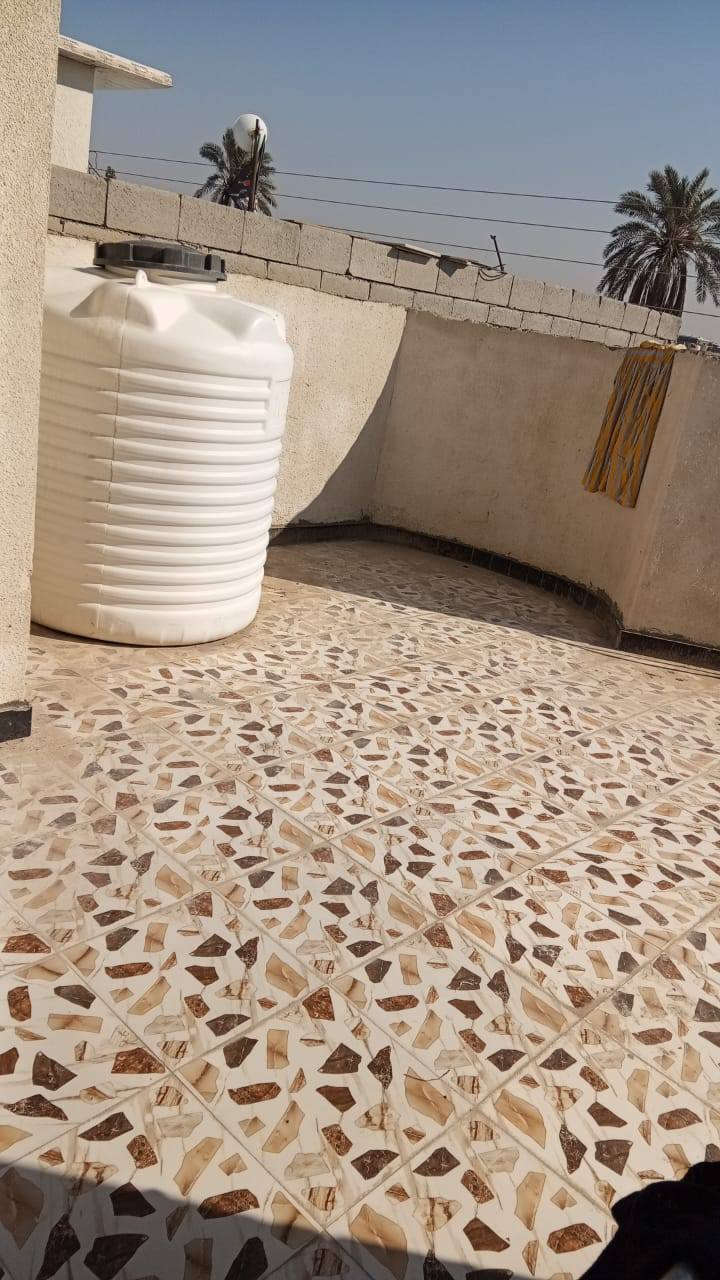 بيت للبيع 100متر غرفتين ودوانيه ومطبخ وطارمه وهول وغرفه جبيىره فوك وسطح مسلط سيراميك وحمام فوك وحمام جوه وغرفه جبيىره فوك بيت كامل ب60بي مجال استفسار ***********
