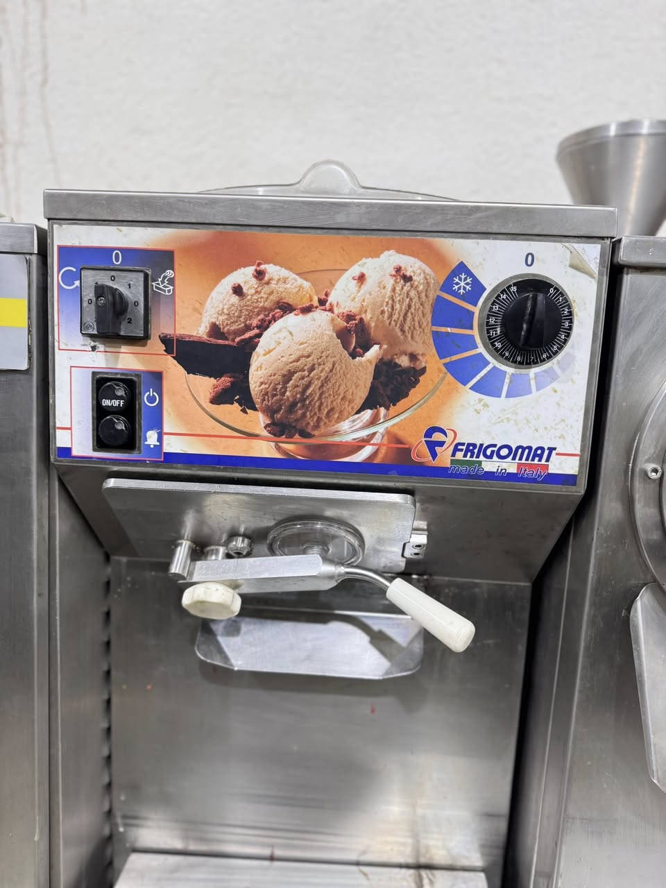 #معرض #الايطالي
إنتاجية Ds  فريكومات أيطاليا 🇮🇹
8  لتر 
مستخدم قليل 
نضيفه جدآ 
تبريد ماء 
3 فيز 

السعر والتفاصيل مراسله الصفحة 
أؤ الأتصال هـ ***********
العنوآن بصره 
#سيدحسين
