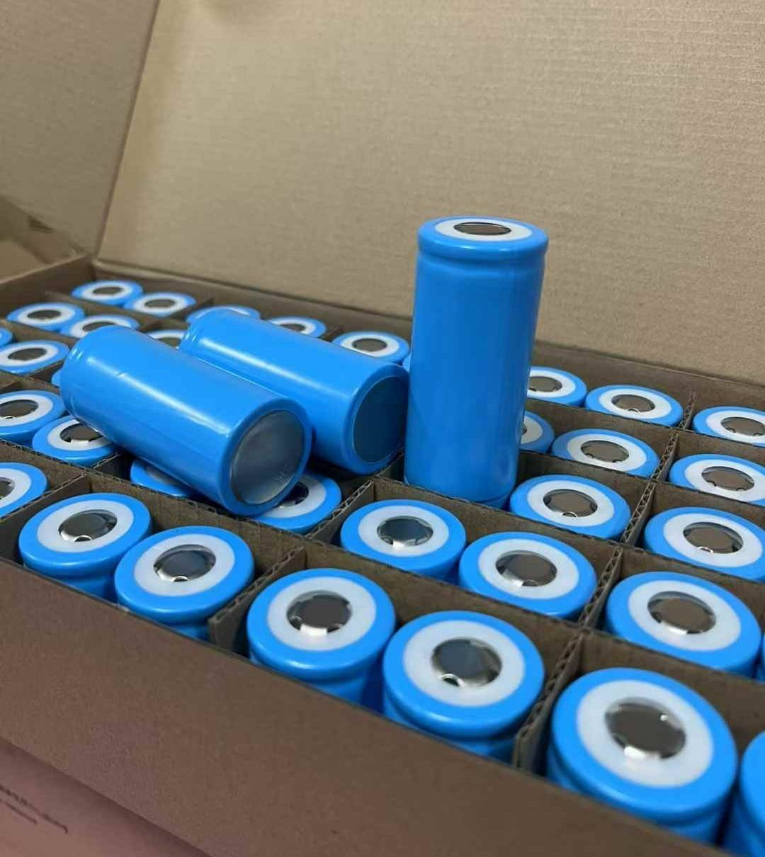 LiFePO4 Battery SD IFR32700 3.2V 6000mAh LFP battery 6000mah Lithium Iron Phosphate Battery cell,Solar Fans,Solar Streetlight,Solar Energy Storage,Solar Surveillance Systems.
Model:  SD IFR32700 3.2V 6000mAh battery
Typical Capacity: 60000mAh
Nominal Voltage: 3.2V
Charging Method: CC-CV
Charge Cut-off Voltage:3.65±0.05V
Discharging Cut Off Voltage: 2.5V±0.05V
This SD LiFePO4 Cell 3.2V 6000mah battery model is ideal for Model aircraft battery.Sweeping machine,solar fan, Balance car,drift car,scooter,thinking car, vacuum cleaner,microphone,Solar system,Solar monitoring,Solar Streetlight,Solar Energy Storage,Solar Surveillance Systems,Solar Lights,Solar Fans,Electric lawnmower,LED Flashlight,Mobile energy storage,Electric drill battery,Electric tools as it has a great capacity 6000mAh and even good burst power.


**إذا كنت صاحب هذا الإعلان وتريد حذفه لأي سبب، رجاءا أرسل رسالة إلى الدعم الفني**