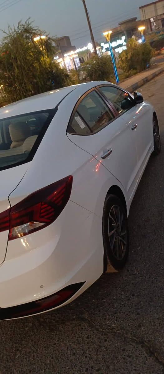 لانتره للبيع فول مواصفات طخه شبر بجاملغ الخلفي ماشيه ٢٠٠ تصل وبيك خير ودلل ***********
