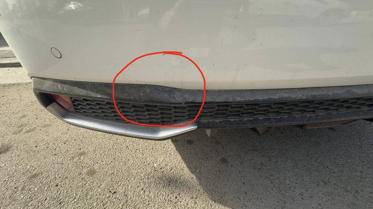 السلام عليكم كيا كي 3 موديل 24 ماشيه 8700 مكفوله  من الصبغ والتبديل والضربة ماعدا طخه موضحة بالصور بالدعاميه  مكان السيارة بغداد السعر 150 بيها مجال بسيط  للاستسفار ***********
