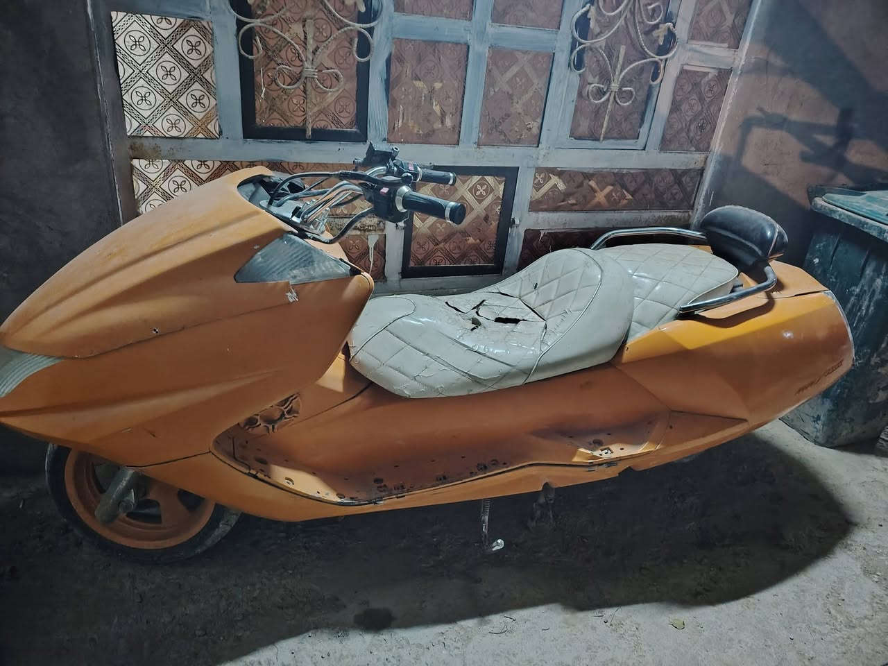 سلام عليكم داراجه البيع؛شغاله بيها نقص باتري قمجي سكليتر السعر 250وبيها مجال بسيط مكاني ابو غريب ***********
