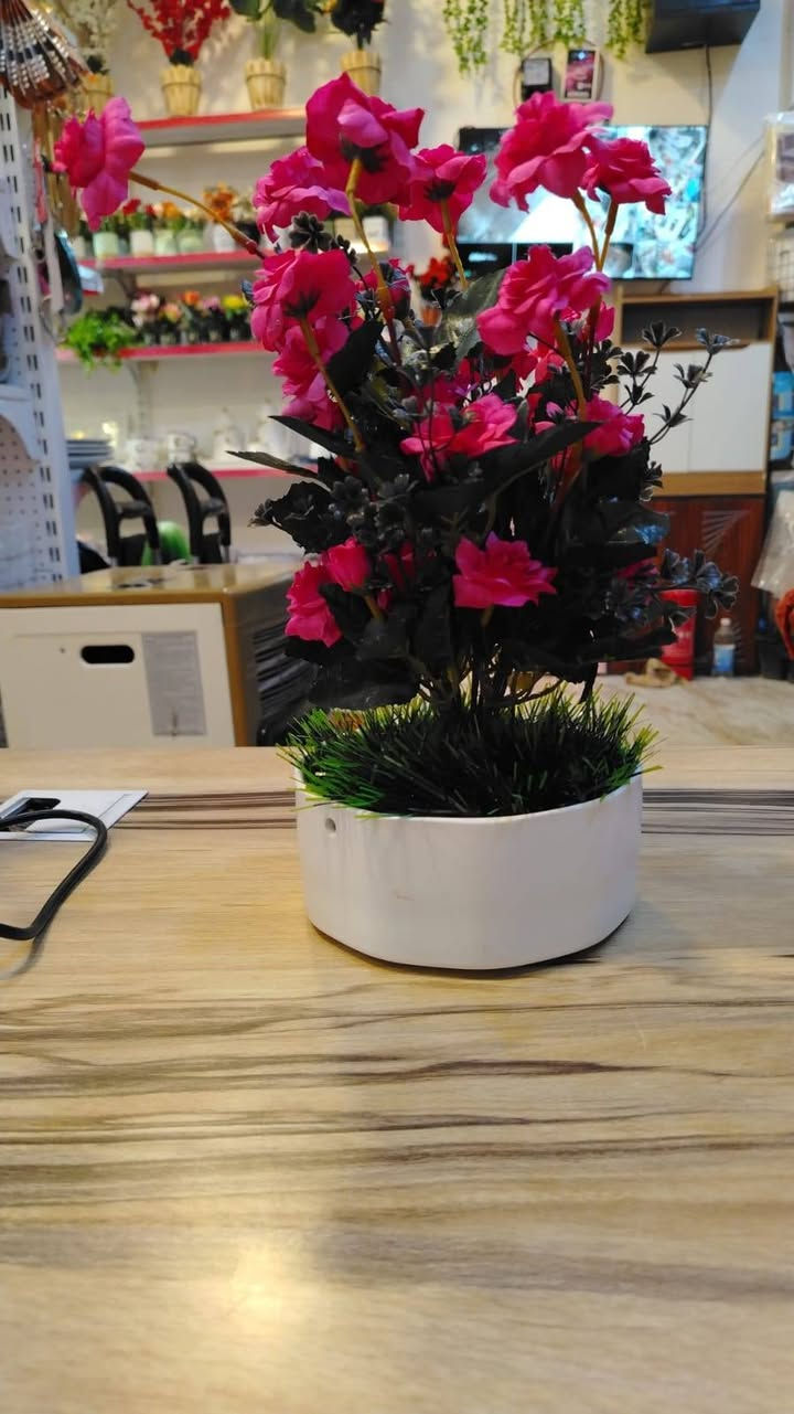 تشكيلة ورد صناعي من نور التوكل 🌹
أناقة تدوم… ألوان راقية وترتيب يضفي جمال خاص على كل زاوية ✨
زورونا واختاروا الأجمل 💐
يوجد توصيل لجميع المحافظات
***********
