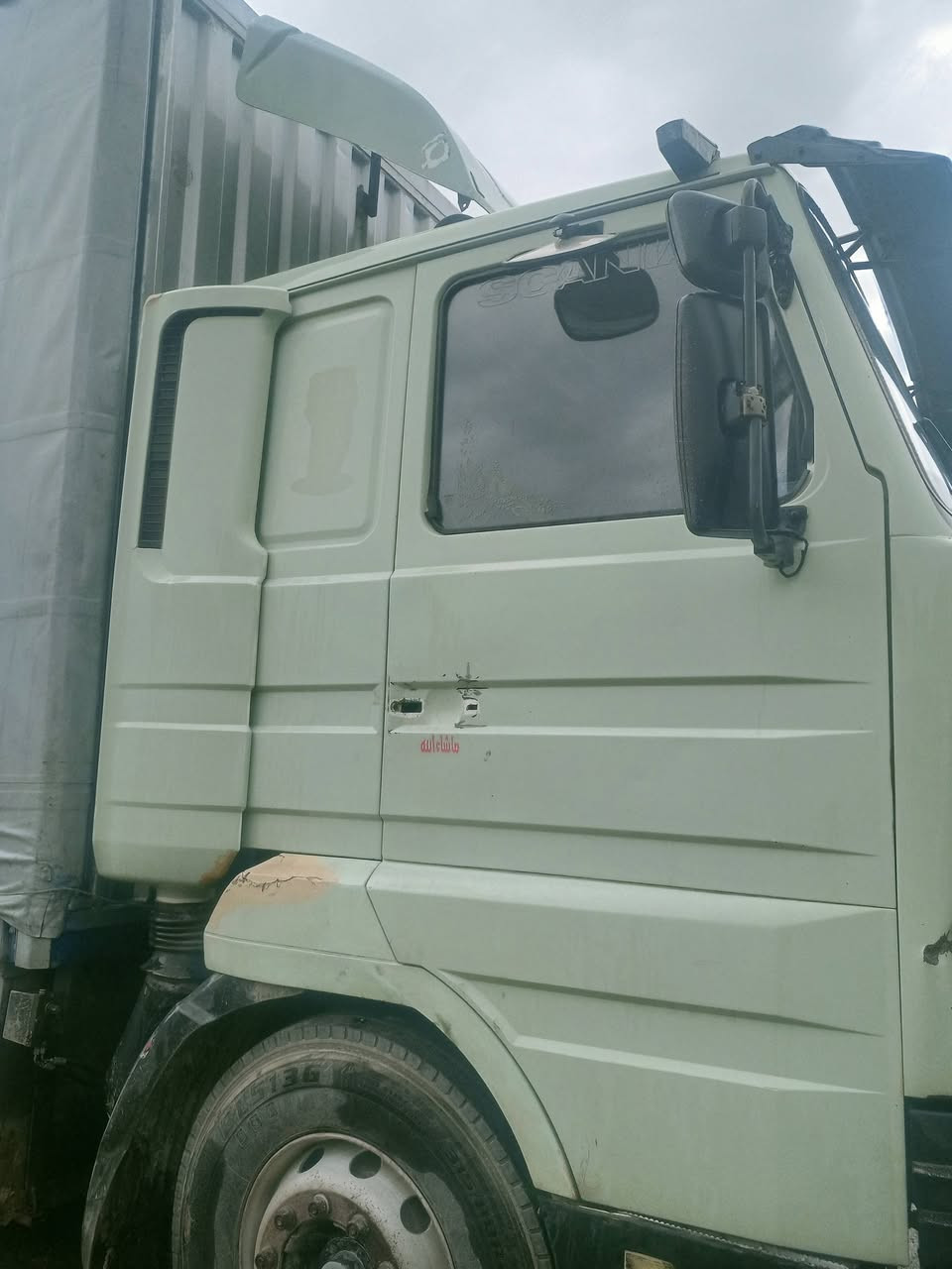 سلام عليكم سكانيا 113 كير3/3 تنباع راس تنباع ويا عربانة قير مثبتا رقم ***********
