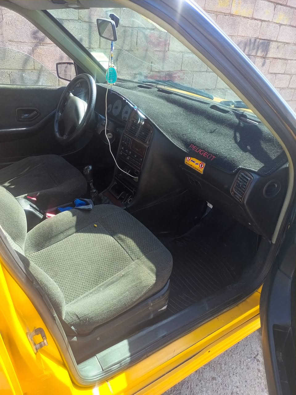 سلام وعليكم بيجو بارص 2011 سياره مال جني خير من الله جاهزه گير محرك تبريد كمريسر فرنسي تجي وشوف ابعينك كلهه ع البلاد امبدل دعاميه اماميه فقط بيهه كد اصبع بداير مال الجاملغ الخلي ما معمره 
     السعر 40 
    العنوان بغداد حي الجهاد 
  الرقم ***********
