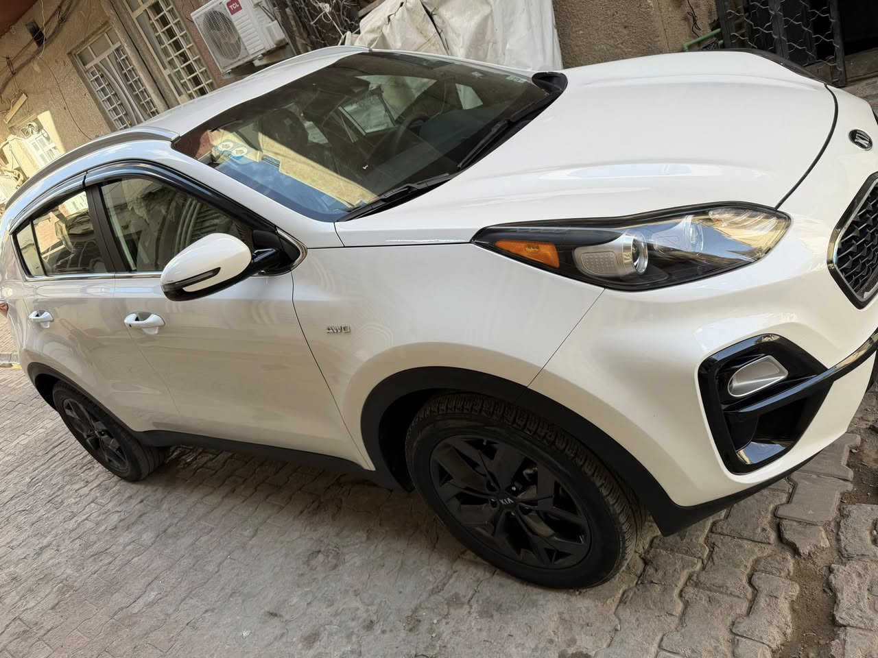 كيه سبورتج 
موديل 22 امريكي 
ابيض صدفي 
ماشيه 24 ميل  وقابله للزياده 
مكينه 2400 جدي
كير          اي تي 
بصمه ابواب 
بصمه تشغيل 
شاشه تعدم كار بلي لمس 
مانع تصادم 
كامره خلفيه 
مانع انزلاق
تحكم استيرن 
كرسي كهرباء 
الحادث منشور بالسونار  
السعر 19 $ بيه مجال بسيط 
بغداد الكرخ 
***********
