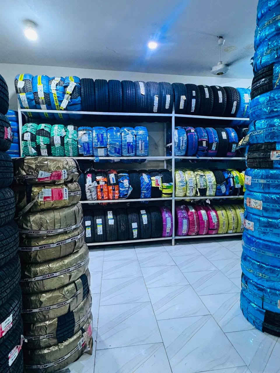 اليسر ...اطارات وبطاريات 

تبديل بلنص الكتروني 

بسمايه ..شارع العام ..مقابل فلافل لبنان 

يتوفر اطارات جميع انواع جميع القياسات اسعار جملة
جميع الماركات العالمية ياباني امريكيه اندنوسي كوريا  صيني

فحص اطارات وبطاريات السياره 

للأستفسار ع الرقم 
***********
