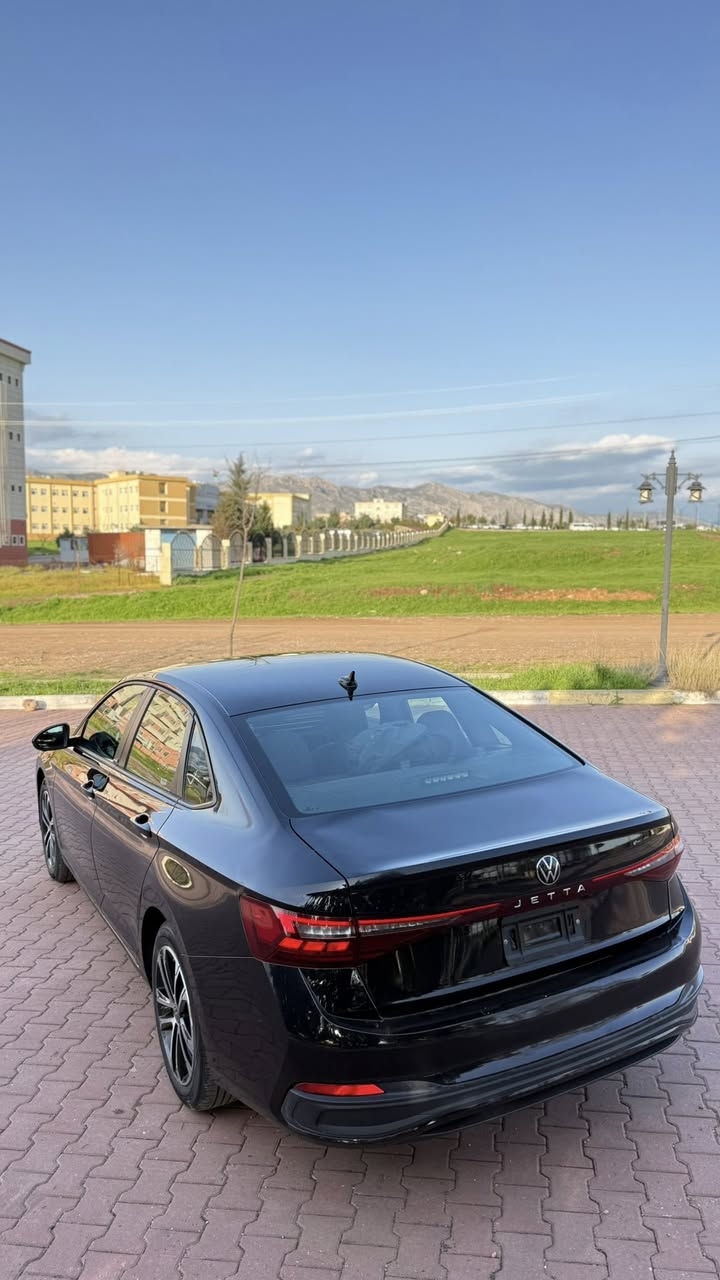 Volkswagen Jetta SPORT - شكل جديد ‎
موديل  : 2025 
سياره فقط سندوق تبديل شركة  بدون دواخل بدون صبغ 
سياره بدون ارباگ 
لون سياره اسود 🖤
‎المحرك:- i4 - 1.5L Turbo 
شاشه كبير 
‎گيج ديجيتال 
‎بريك بصمه 
‎رادار
‎كاميرا 
CarPlay
فه حم شركة   
Auto-Start/Stop
‎لايتات Led+Xzenon
14000"  mi
  سعر 160 مجال قليل 
بچم كبس كل شي ضمان 
سياره بدون رقم ترقم /اربيل دهوك سليمانيه 
مكان عقرة 
*********** واتساب
كورك ***********
