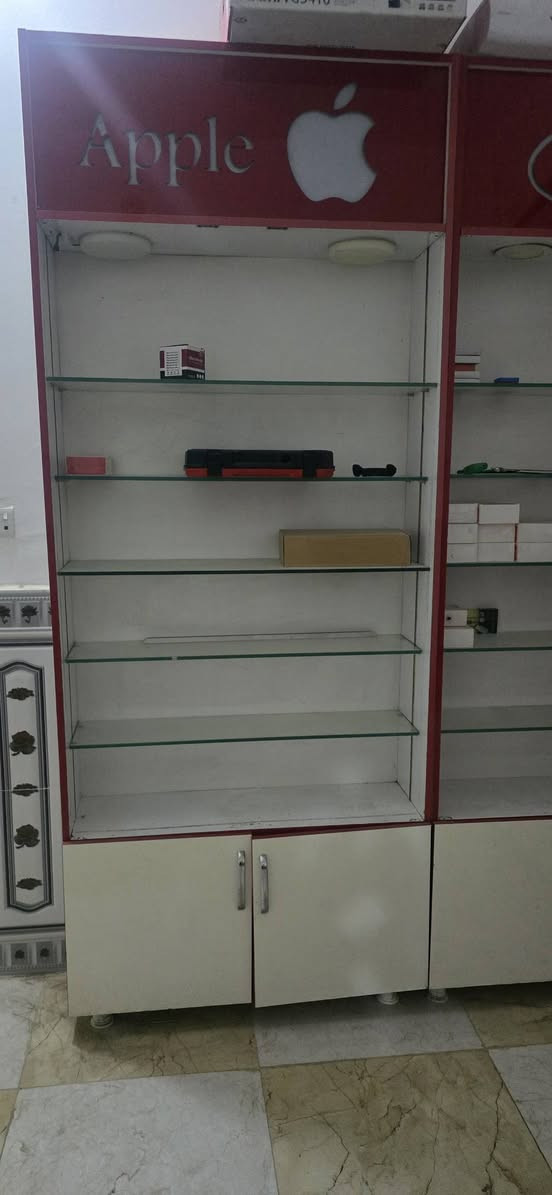 السلام عليكم فاترينات الموبايلات نظيفه للبيع مكاني ذي قارقضاءالغراف ***********
