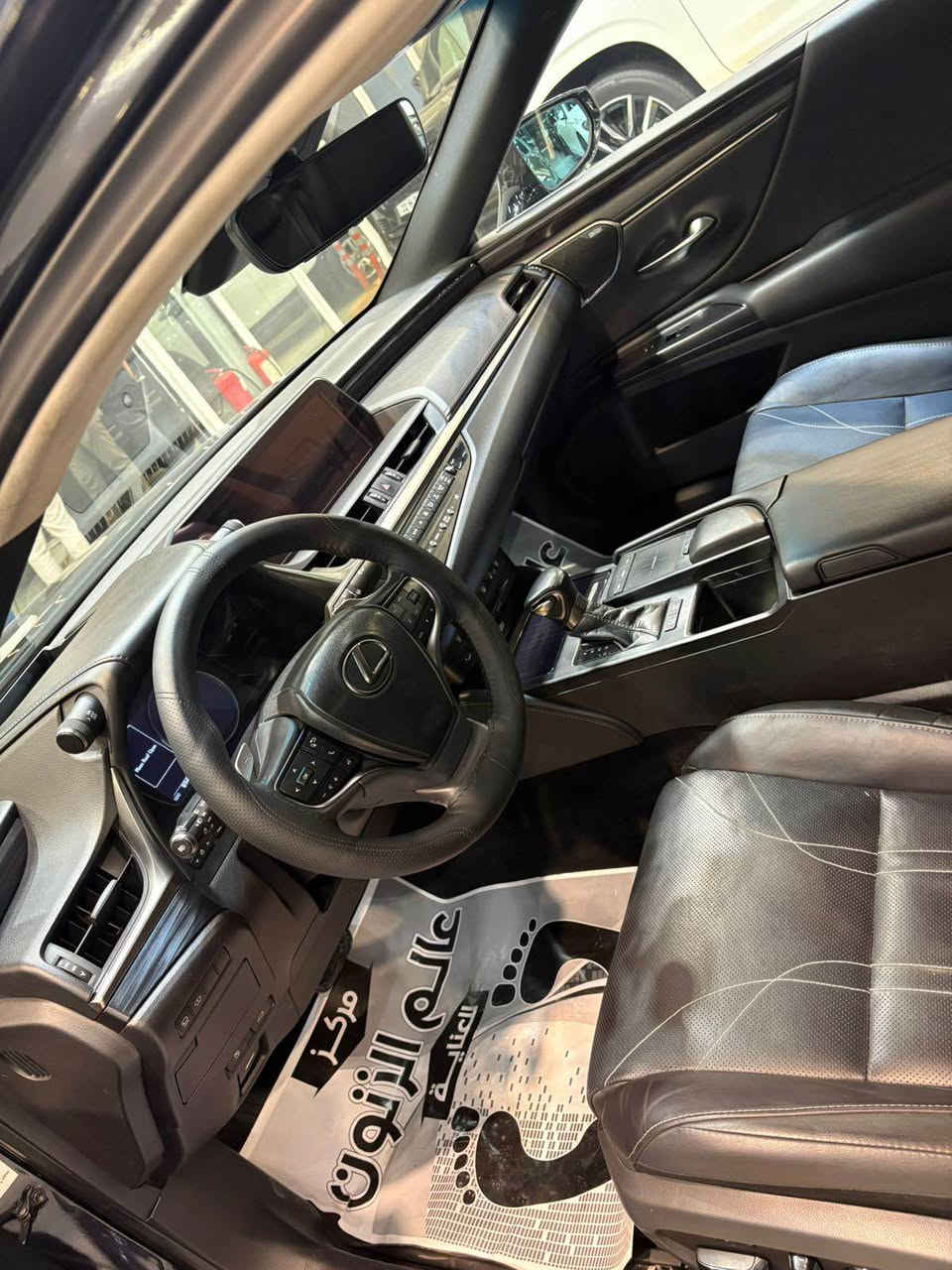 السلام عليكم  
لكزز 2021 فئه es 300h سياره هايبرد  فول مواصفات سياره جديدع بشكل ماشاءالله سياره نصبتها كلش حلوه 
مبدل بيها فقط بنيد سياره فتحه سقف فول تحكمات شاشه كبيره حساسات رادارات مناقصها ايشي  ماشيه 57 ك
*********** بغداد, العراق
