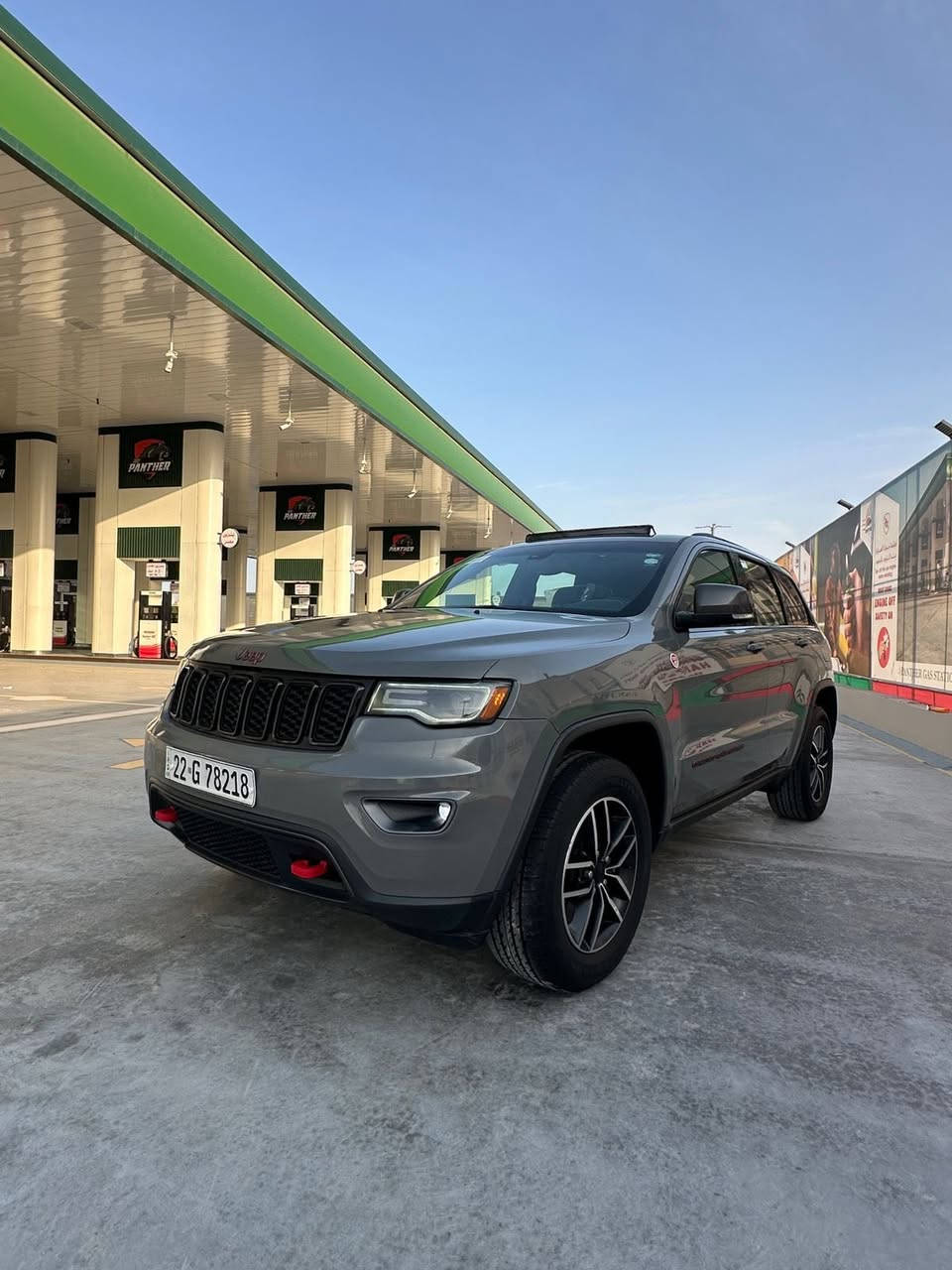 السلام عليكم 
جيب كراند شيروكي ترايل هوك 2020 لون سمنتي 
Jeep Grand Cherokee (Trailhawk) hemi 5.7
رقم اربيل بأسم شركة تريد تحويل تريد وكالة 
وارد كندي حادث جاملغ وبنيد بدون شاصي  وبيها بارد بالباب خلف السايق
 كير مكينة كفالة من كلشي 
فول عدا الرادار الامامي 
مكينة 8 سلندر 5.7
فتحة بنوراما 
جكات بلادي (چوبلس)
رادار خلفي 
رادار جانبي (نقطة عمياء)
كشنات جلد مطرز 
كشنات امامي تدفئة تبريد خلفي تدفئة 
كشنات كهربائية 
ستيرن كهربائي 
ستيرن تدفئة 
خزن وضعيات (ميموري)
مرئي قلاب 
مرايات شفط 
صندوك كهربائي 
5 وضعيات قيادة 
4 ويل /2 ويل 
وباقي مواصفات الترايل هوك معروفة 
ماشية 60 mi 
السعر 245 وماكو هيج سعر 
***********
***********
