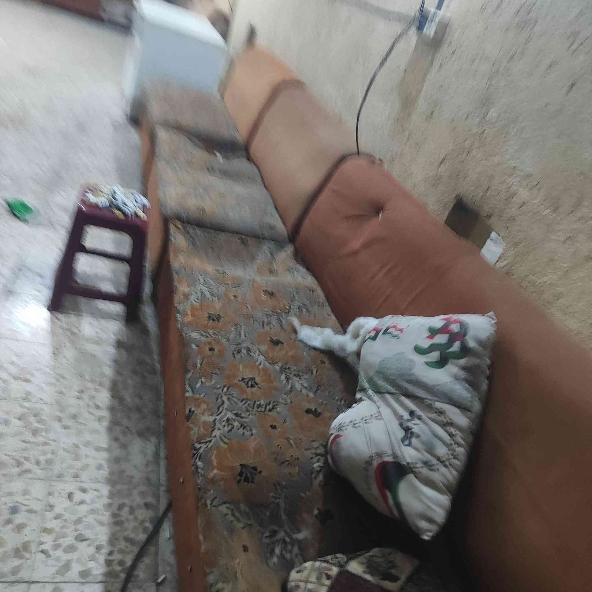 للبيع ‏‪***********‬‏ قنفات مستخدمه.    8. قطع
