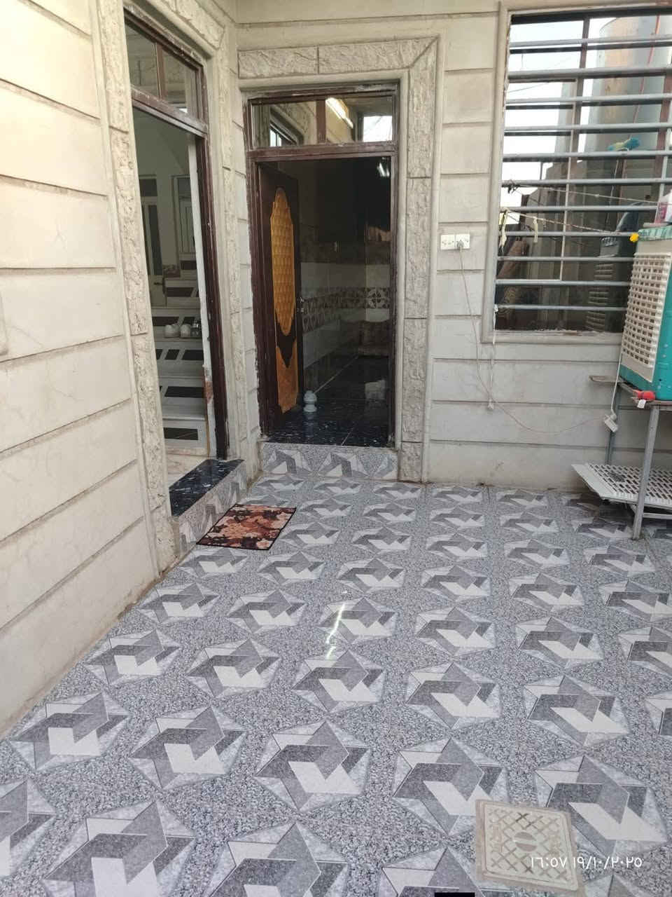 #عروض_مكتب_عـطـاء_الموصل
دار للبيع 

حي السماح  ال 24 شارع 15

المساحة 100 م واجهه 10 م ركن 

غرفتين نوم واستقبال ومطبخ ومشتملات  الطابق الثاني هيكل 

سند طابو الزهور 

خدمات// ماء //كهرباء //تبليط 

***********

***********

***********
