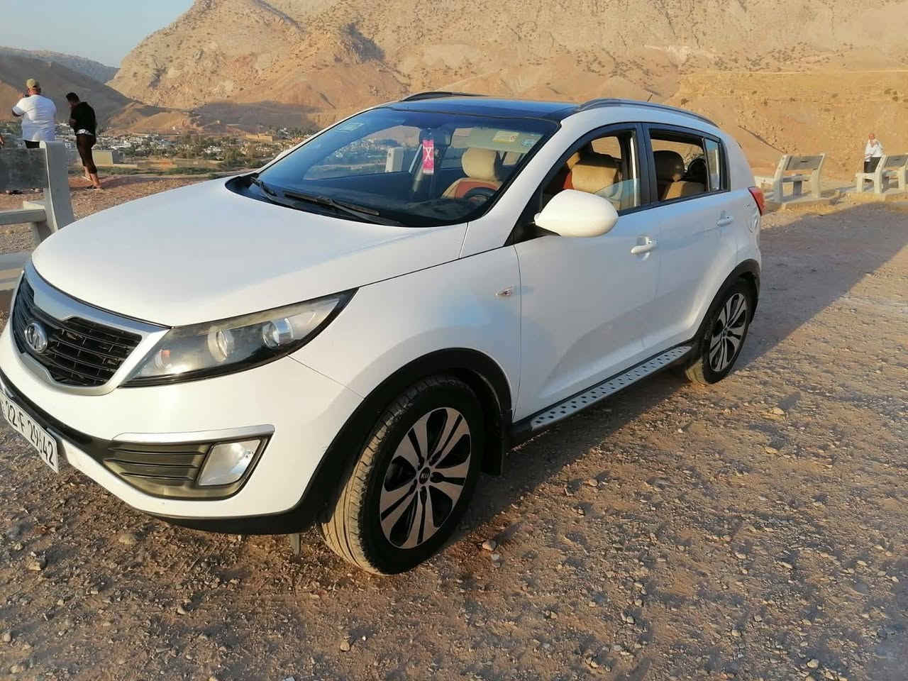 السلام وعليكم 
كيا سبورتج 2012 خليجي.
مكينة 2400 دوش 
 كير 6 نمر مكفولات .
تبريد تدفئة  كهربائيات كلهن شغاله 
بانوراما  شغال ثلاث تحكمات
سياره بيها باب السايق صبغ بدون اي دواخل
سنويه لل 2027
مكانها قضاء الصويرة 
سعر مناسب كلش 
اتصل ع الرقم وتدلل
***********
واتساب متوفر
