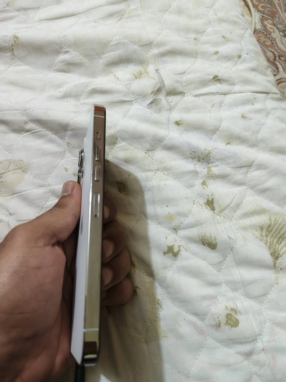 سلام عليكم للبيع 13 برو ماكس أمريكي  مبدل شاشة تفصيخ فيس أيدي كامرات كلة شغال ابيع بس تلفون ما ويا شي التلفون نضيف كلش لون أبيض أو الشاصي فضي أو التلفون هوة يحجي نضافة أو ترتيب بس يرادلة لزكة لأن البي تعبانة بطارية 84 ذاكرة 128 رجا أخوي المو شراي لا يتعبر مكاني بغداد جسر ديالى السعر 550 بي مجال كلش بصيط ما متواجد ماسنجر رقمي للتواصل ***********
