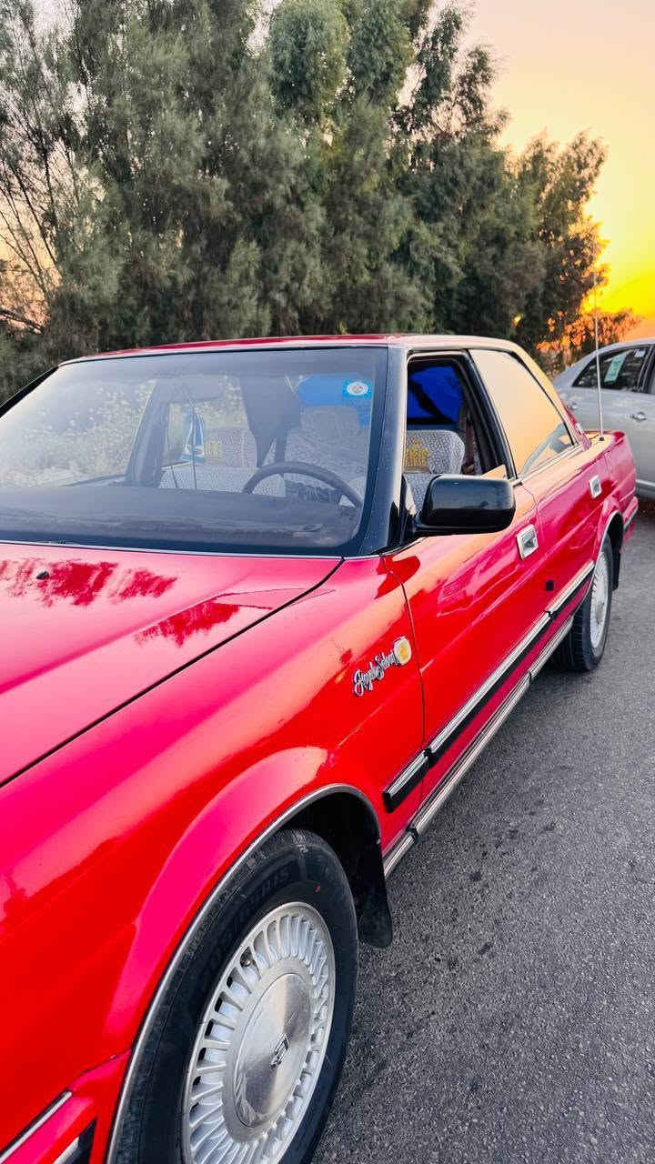 ​🚗 للبيع:  (سوبر سالون) موديل 1990 🚗
لأصحاب الذوق الرفيع والسيارات النظيفة، معشوقة الجماهير تويوتا كراون (الملكة) بحالة ممتازة وجاهزة للاستخدام.
​📋 المواصفات والخصائص:
​الموديل: 1990
​المحرك: 6 سلندر، سعة 3000 (3.0L) - محرك قوي ونشيط جداً.
​اللون: أحمر مميز (ماروني ملوكي) ولامع، مع سقف أسود مميز.
​الداخلية: نظيفة جداً وبحالة بلادها مع التغليف الأصلي للكراسي.
​الاضافات:
​فتحة سقف (سلايد روف).
​ويل سبورت الأصلي ونظيف جداً.
​إريال (antenna) خلفي بلادي شغال.
​حدادية جديده وسياره جاهزه
​السعر والتفاصيل القانونية (الرقم والسنوية والهزة) يرجى التواصل لمعرفتها.
​السيارة مسواية وجاهزة، ما تحتاج أي مصاريف، دير بنزين واطلع.
​📞 للتواصل والاستفسار:
​المكان: صلاح الدين / الدجيل 
​رقم الهاتف: ***********
