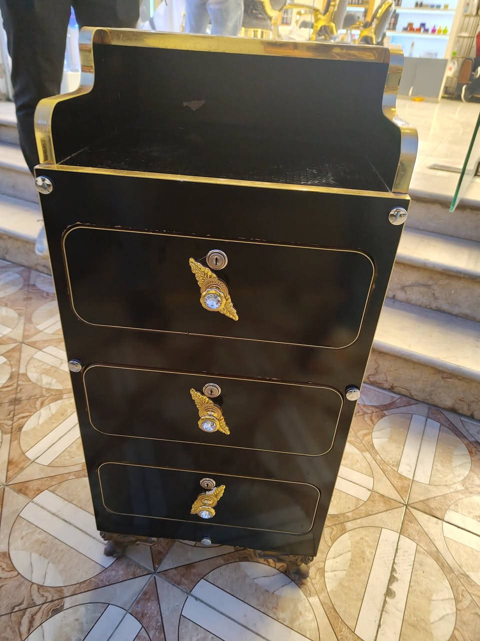 غراض للبيع بعده كله اخو جديد
مكان بغداد بياع 
6 مرايات و6كراسي
6كومديات


**إذا كنت صاحب هذا الإعلان وتريد حذفه لأي سبب، رجاءا أرسل رسالة إلى الدعم الفني**