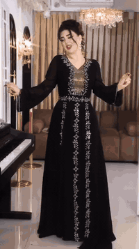 ✨ وصلت الموديلات اللي ترفع واجهة محلك!
فساتين جملة – خامات راقية وقصّات مرغوبة بالسوق 🔥
أسعار خاصة للمحلات والمندوبين.
للطلب واتساب: ***********
