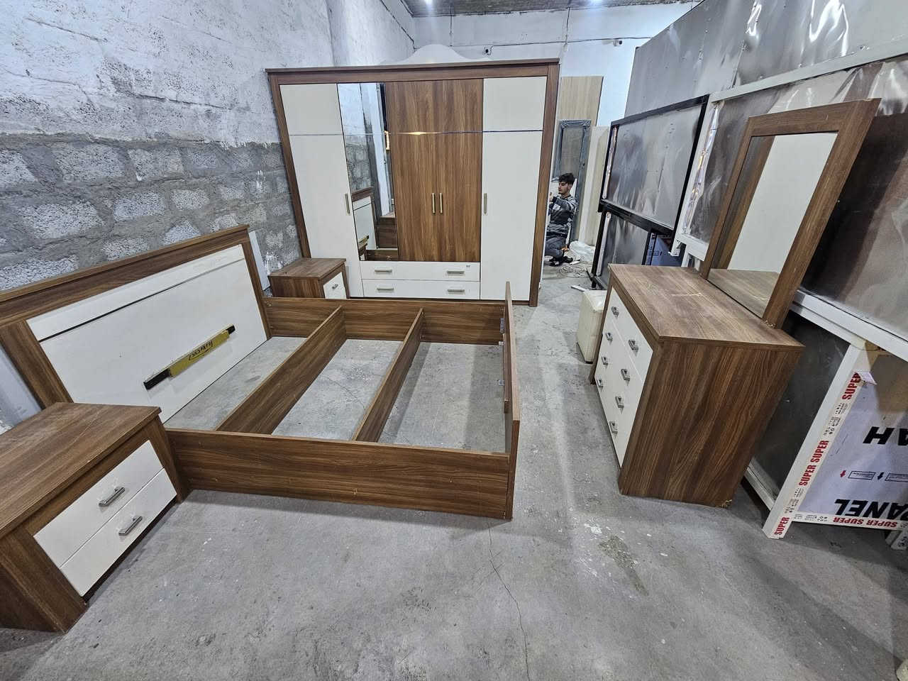 معرض اياد ويوسف غرفه نوم تركي ست قطع نظافتها 100% ويشد وين نقل 450》***********》***********
