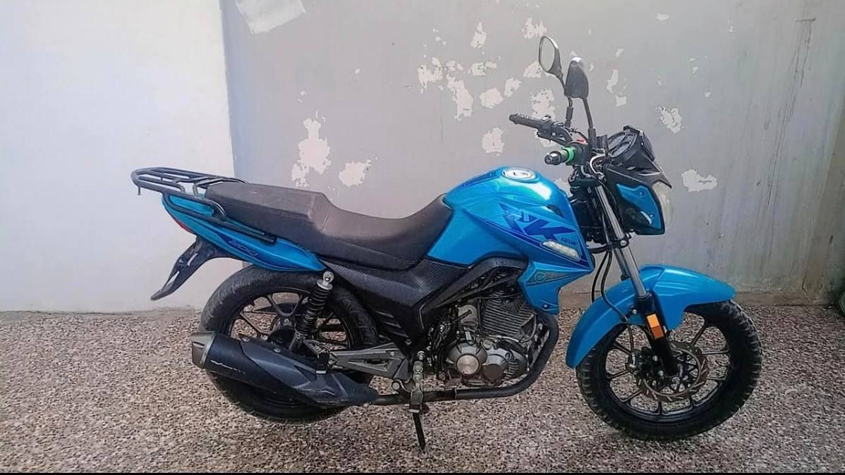 للبيع دراجة RK
حجم 200cc //
 موديل 2024
 ماشية( 28.000 )
لسعر  2.300 وبيها مجال
***********
العنوان بغداد البلديات
