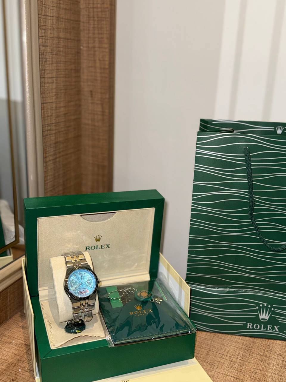 ساعة رولكس ماركه Rolex Land-Dweller  مختمه مع كارتات الضمان والكتيب الخاص بيها و علبتها الملكيه عل اول تم 22 بالعافيه


**إذا كنت صاحب هذا الإعلان وتريد حذفه لأي سبب، رجاءا أرسل رسالة إلى الدعم الفني**