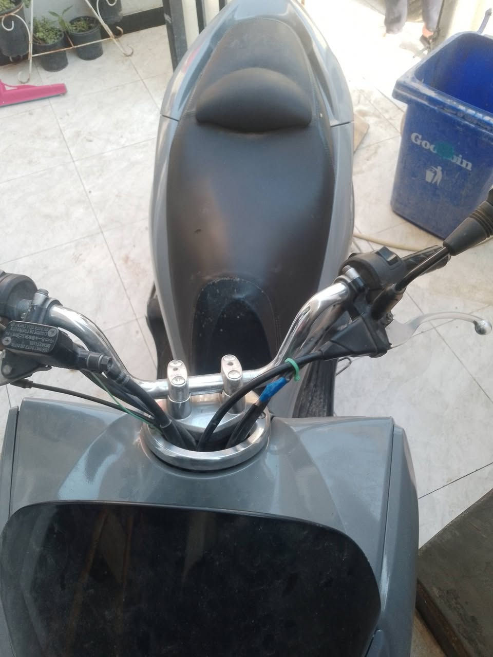 السلام عليكم psxللبيع الدراجه خير من الله بس بيها لاستيك رباط ب10يتبدل سلف اخرس الدراجه فول كهربائيات محرك مكفول يرادلها غسل بس السعر مليون و200 وبيها مجال للتواصل *********** متواجد ع الفيس هم.
