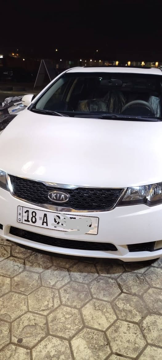 يالله السلام عليكم
كيا فورتي موديل ١٣
امريكي حادث جاملغ وبنيد
 بدون دواخل تغير لون من اسود الى ابيض
معروضه ٩٢ بيها مجال حك الجيه
مكان السيارة نجف للتواصل
 ***********
