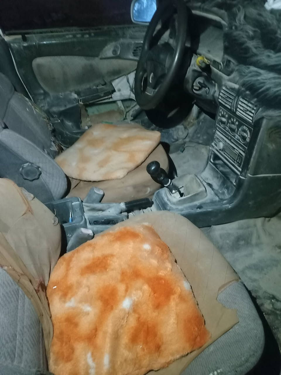 السلام عليكم للبيع اسبرو ٩٥ مشروع وطني سنويه ساقطه اللوحه الخلفيه مفقوده ب15$
***********
