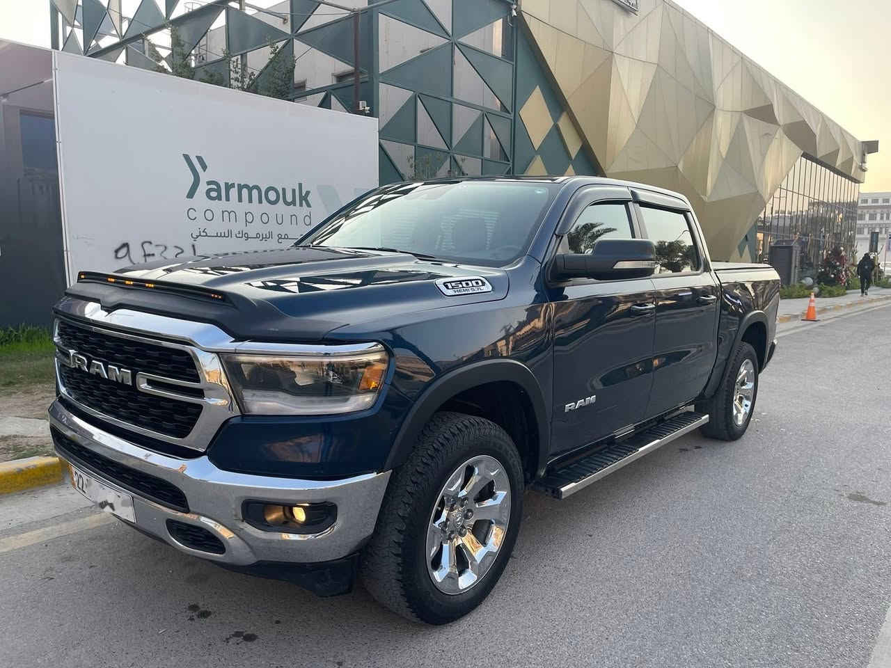 رام بك هورن  موديل 2022
ماشيه 42 الف ميل
اللون نيلي  
صبغ قطعتين (  باب خلفي وجاملغ امامي ) 
وتبديل قطعتين نفس اللون ووياها مرفق السونار
تو ويل باب طويل بدي قصير المرغوب ويل 20 
قبغ بدي جلد 
مرفعه ٢ أنج من الامام  
رقم اربيل بشرط التحويل 
كير ومحرك بشرط 
محرك 8 سلندر 5700 
بدون أيرباك  
تبريد قطعتين  
موقعها بغداد / اليرموك 
السياره نظيفه وميحتاجلها صرف ابد ع ايدي مستوردها 
رقم الهاتف:  ***********
