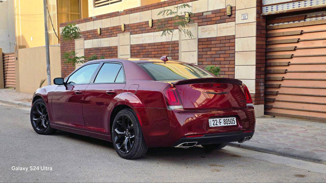 اوباما موديل 2021 بيه قطعه وحده +بارد بالباب 6 سلندر شخوط بيه بسيطه سعره 295 بيها مجال بسيط جديده سيارة تو ويل كلش حلوه